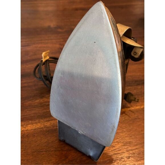 Vintage iron  - Picture 3 of 8